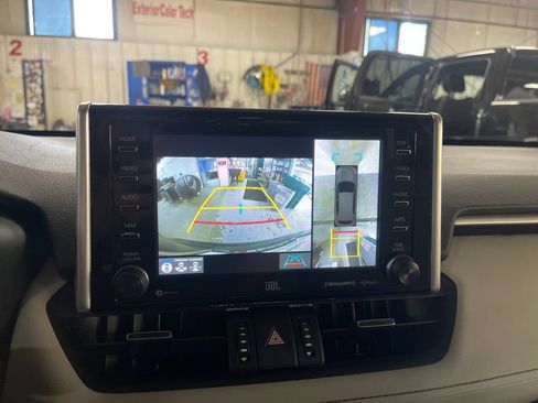 Used 2021 Toyota RAV4 Limited AWD/4WD image 23