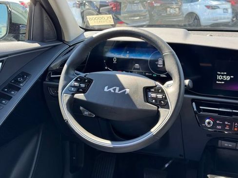Certified 2024 Kia Niro Wind w/ Wind Preserve Package FWD image 16