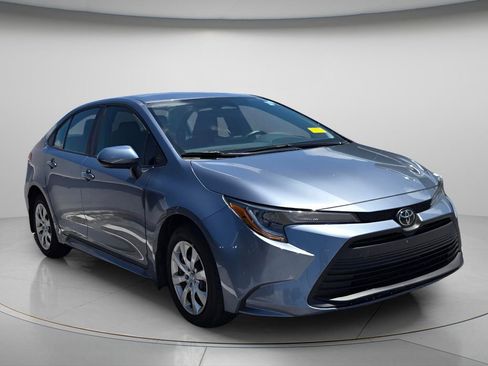 Used 2025 Toyota Corolla LE image 4