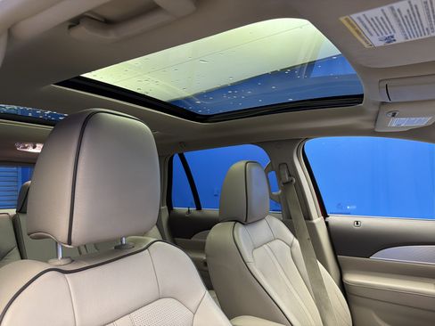 Used 2012 Lincoln MKX FWD image 25