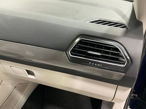 Used 2024 Volkswagen Tiguan SE image 15