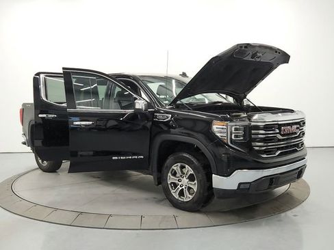 Used 2025 GMC Sierra 1500 SLT AWD/4WD image 9
