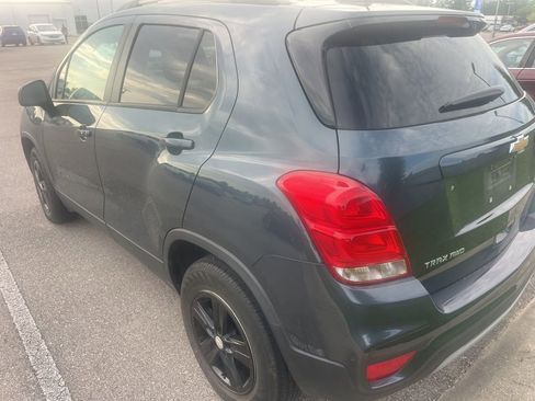 Used 2021 Chevrolet Trax LT w/ Premium Seat Package AWD/4WD image 4