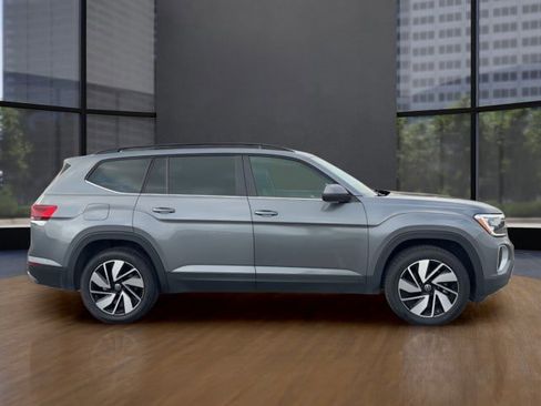Used 2025 Volkswagen Atlas SE image 4