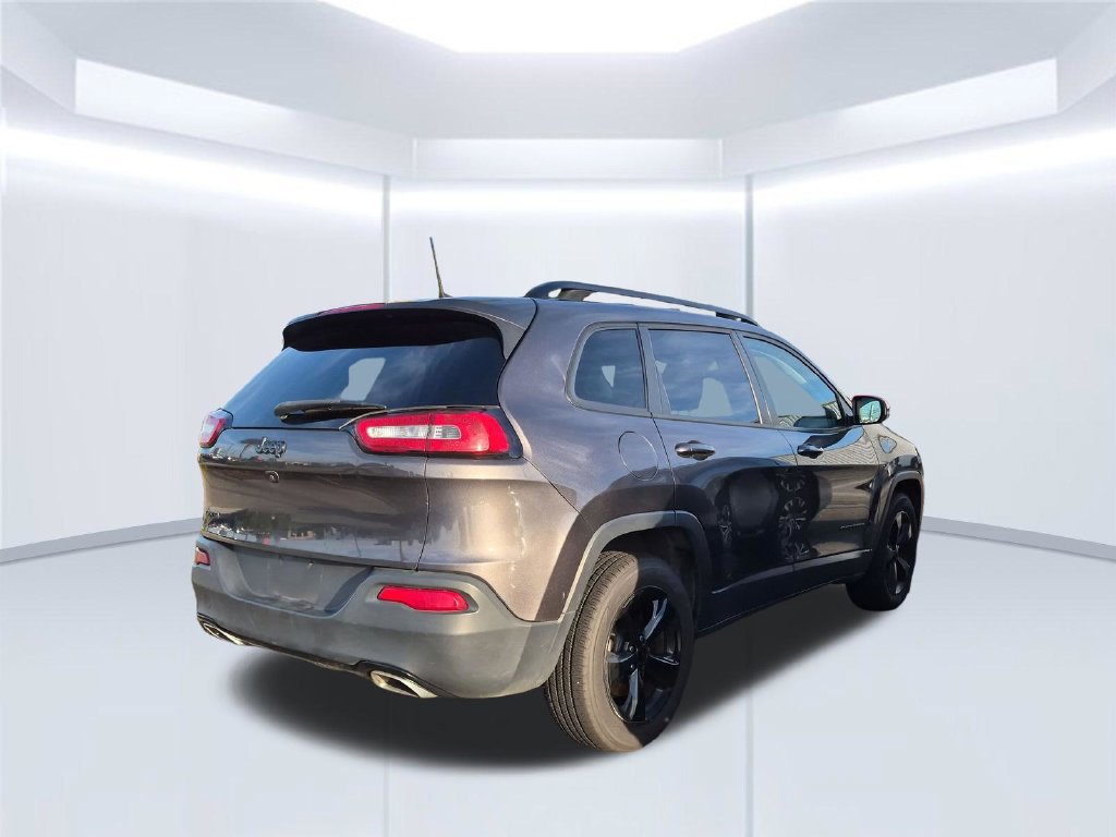 Used 2018 Jeep Cherokee Latitude w/ Altitude Package AWD/4WD image 3