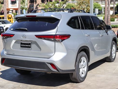 Used 2021 Toyota Highlander L FWD image 4