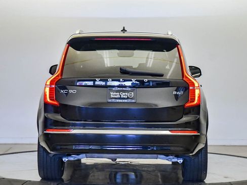 Certified 2025 Volvo XC90 B6 Plus image 3