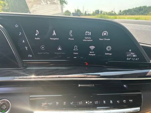 Used 2021 Cadillac Escalade ESV Premium Luxury w/ Performance Package AWD/4WD image 13