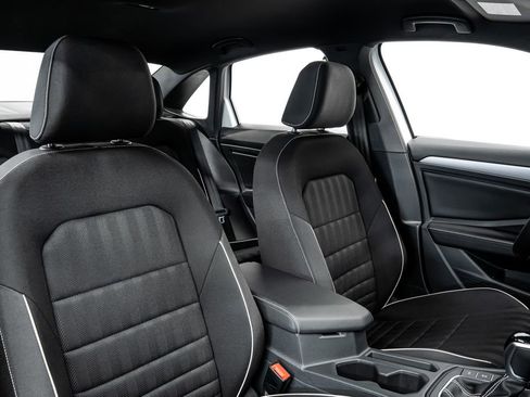 Used 2024 Volkswagen Jetta Sport image 29