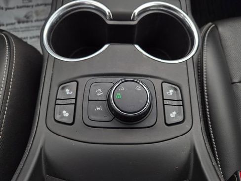 Used 2022 GMC Terrain SLT w/ Infotainment Package II AWD/4WD image 33