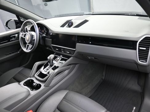 Certified 2023 Porsche Cayenne AWD/4WD image 30