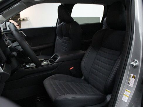 New 2025 Mitsubishi Outlander SE image 7