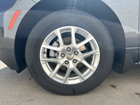 Used 2022 Chevrolet Equinox LT w/ Driver Convenience Package AWD/4WD image 11