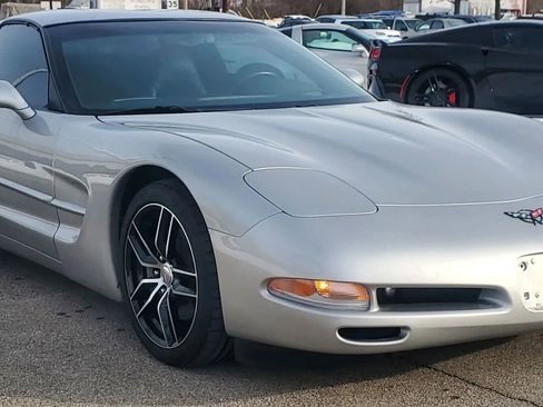 Used 2004 Chevrolet Corvette Coupe w/ Preferred Equipment Group image 2