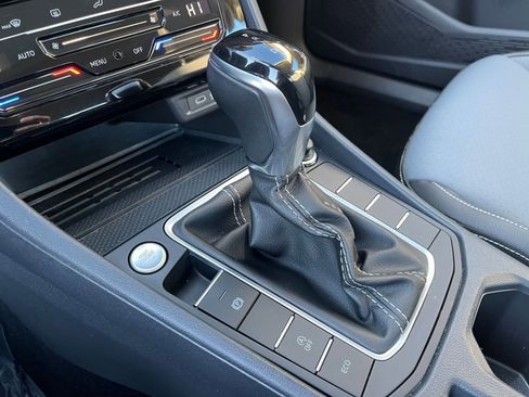 Used 2025 Volkswagen Jetta SE image 43