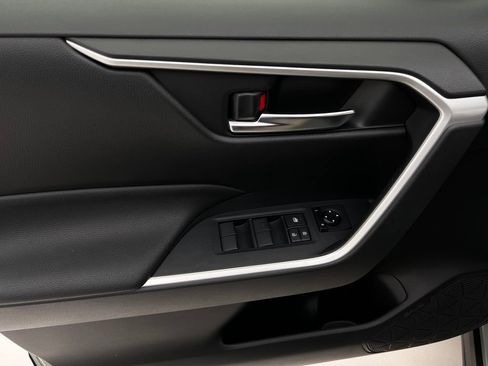 Used 2021 Toyota RAV4 XLE image 26