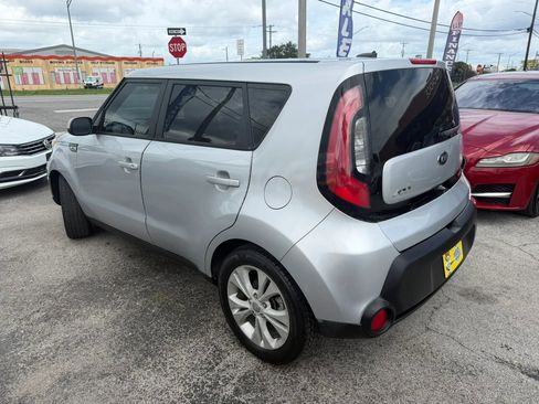 Used 2015 Kia Soul + w/ Audio Package FWD image 6