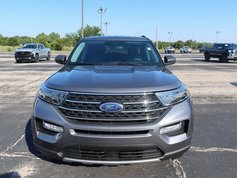 Used 2022 Ford Explorer XLT w/ Equipment Group 202A image 4
