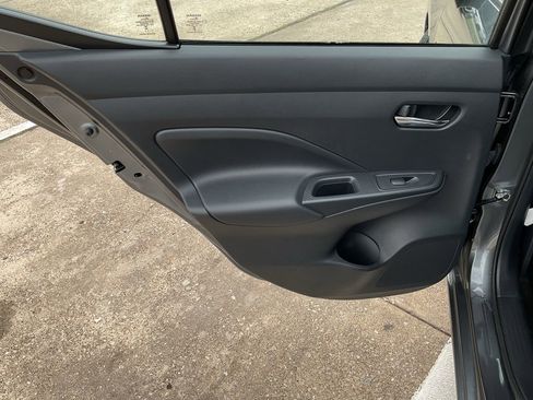 Used 2025 Nissan Versa SV image 17