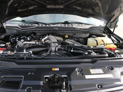 Certified 2022 Ford F450 Platinum w/ FX4 Off-Road Package image 7