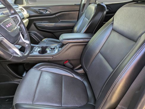 Used 2021 GMC Acadia SLT w/ Preferred Package image 18