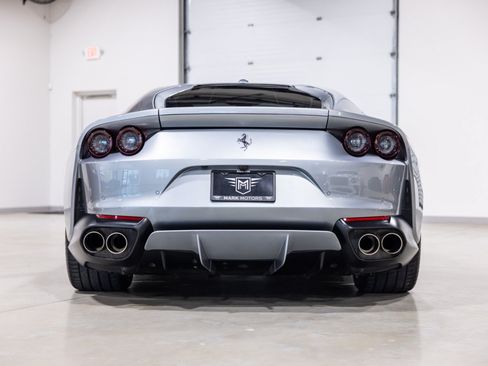 Used 2019 Ferrari 812 Superfast RWD image 5