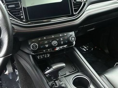 Used 2024 Dodge Durango R/T AWD/4WD image 9