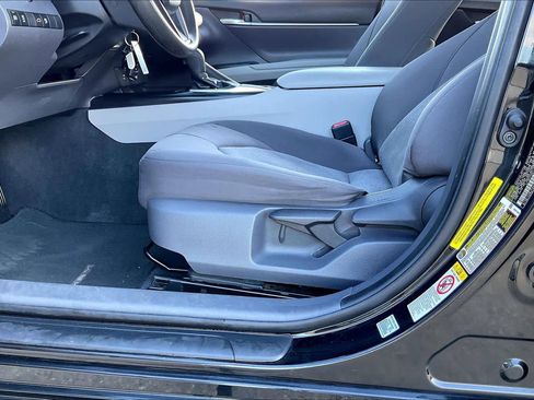 Used 2018 Toyota Camry L image 33