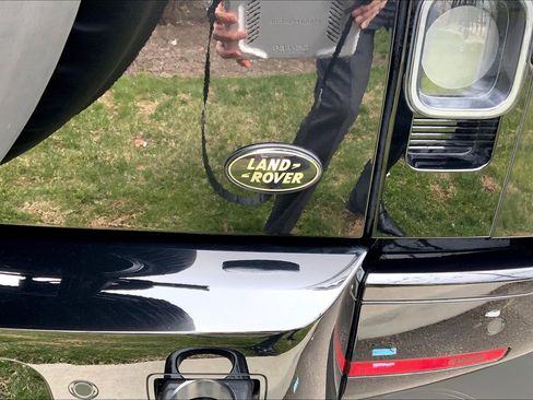 Used 2024 Land Rover Defender 110 V8 image 9