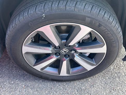 Used 2023 Honda Pilot Touring image 9