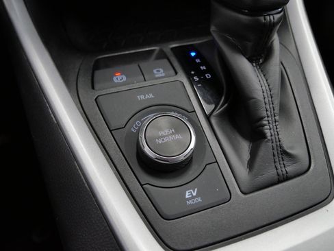 Certified 2025 Toyota RAV4 XLE image 30