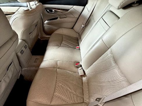 Used 2011 INFINITI M37 w/ Deluxe Touring Pkg RWD image 6