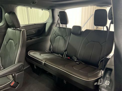 New 2026 Chrysler Pacifica Limited AWD/4WD image 25