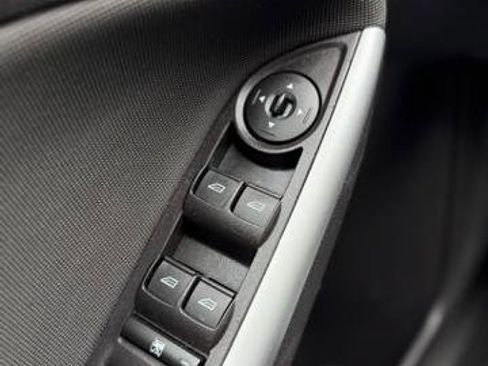 Used 2014 Ford Focus SE w/ Equipment Group 201A FWD image 21