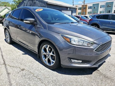 Used 2015 Ford Focus SE w/ Equipment Group 201A FWD image 3