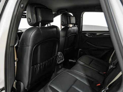 Used 2022 Porsche Macan image 31