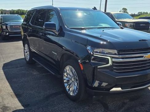 Used 2023 Chevrolet Tahoe LT w/ Luxury Package AWD/4WD image 3