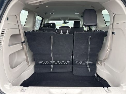Used 2023 Chrysler Pacifica Touring-L FWD image 19