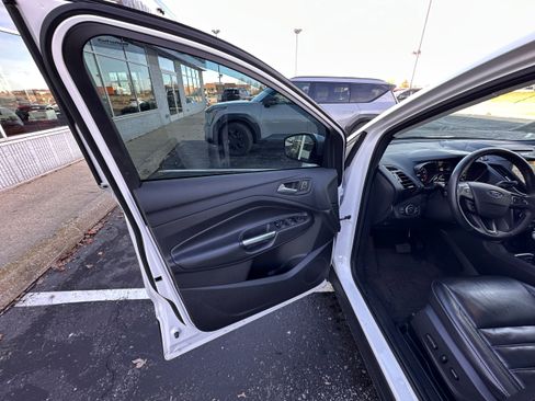 Used 2018 Ford Escape SEL image 12