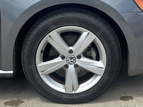 Used 2013 Volkswagen Passat 2.5 SE FWD image 30