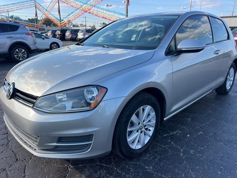 Used 2015 Volkswagen Golf S image 3