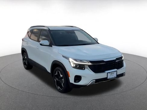 Used 2025 Kia Seltos S image 3