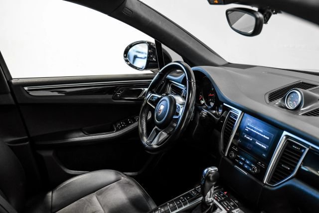 Used 2018 Porsche Macan AWD/4WD image 17