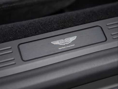 Used 2025 Aston Martin V8 Vantage Coupe image 28