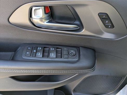 New 2026 Chrysler Pacifica Select FWD image 10