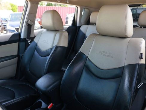 Used 2011 Kia Soul ! image 12