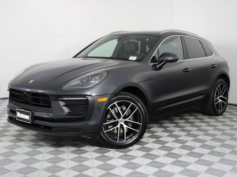 Certified 2025 Porsche Macan AWD/4WD image 35