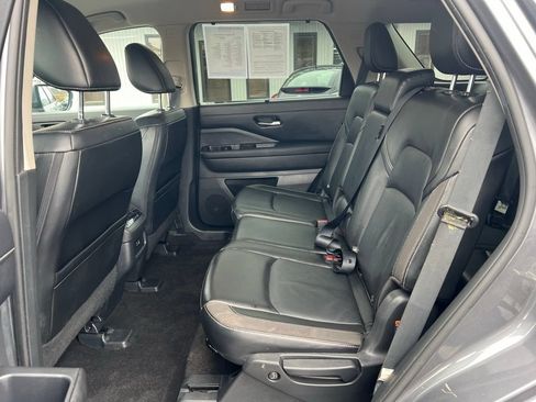 Used 2023 Nissan Pathfinder SL w/ Cargo Package AWD/4WD image 14