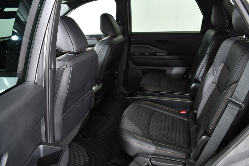 Used 2025 Nissan Pathfinder Rock Creek AWD/4WD image 16