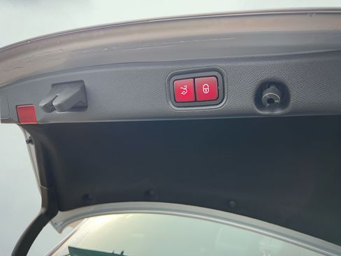 Used 2021 Mercedes-Benz E 350 4MATIC Sedan image 25